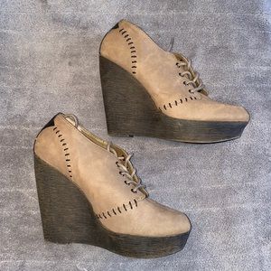 Blake Scott heeled closed toe wedge